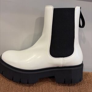 Hugo Boss new Chelsea Boots Size 7 Booties EU 37